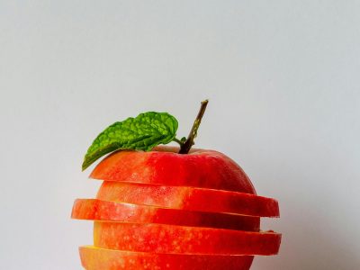 una manzana roja